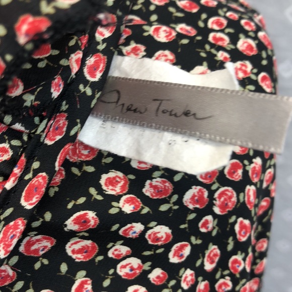 Feminine Rose Blouse - Picture 6 of 7